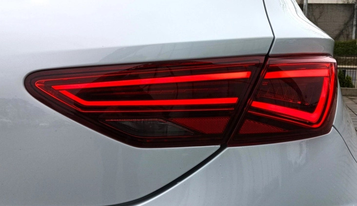 Seat Leon cena 69900 przebieg: 84818, rok produkcji 2018 z Poznań małe 562